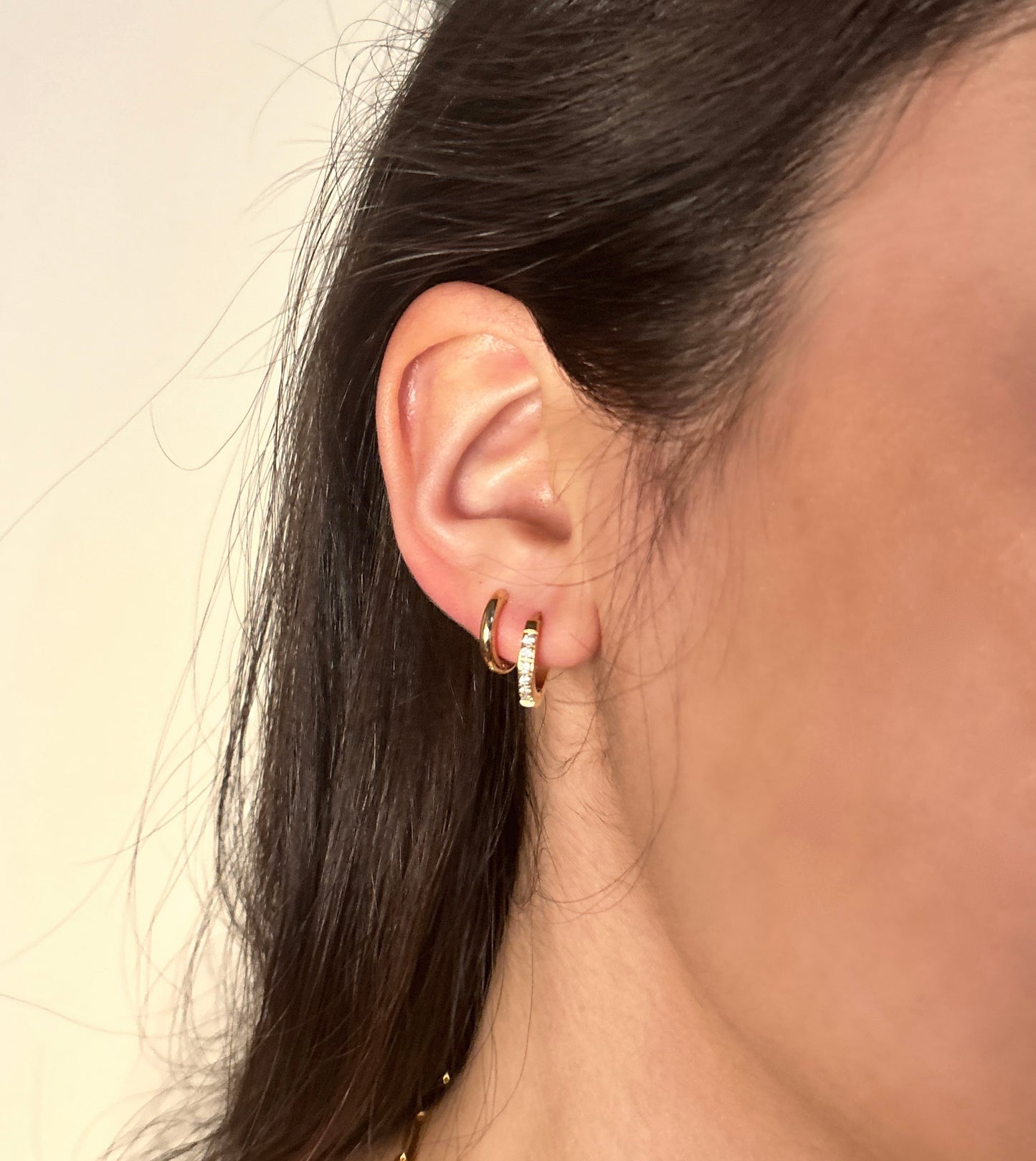 The Chariya Huggie Hoop Earrings