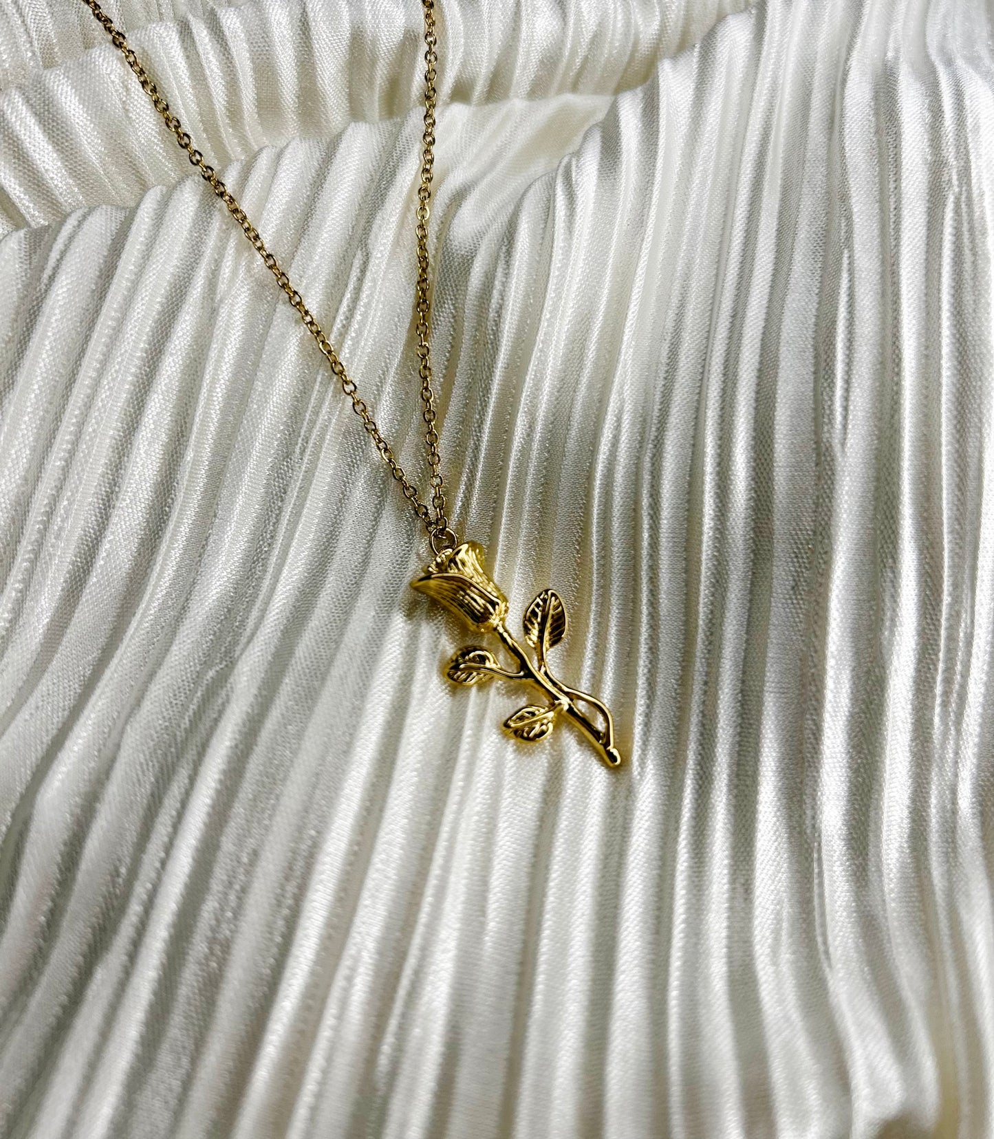 The Rosa Necklace